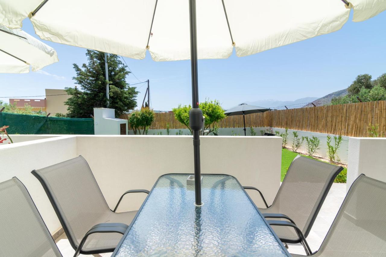 Cozy House With Pool Near Beach Gazi Exterior foto