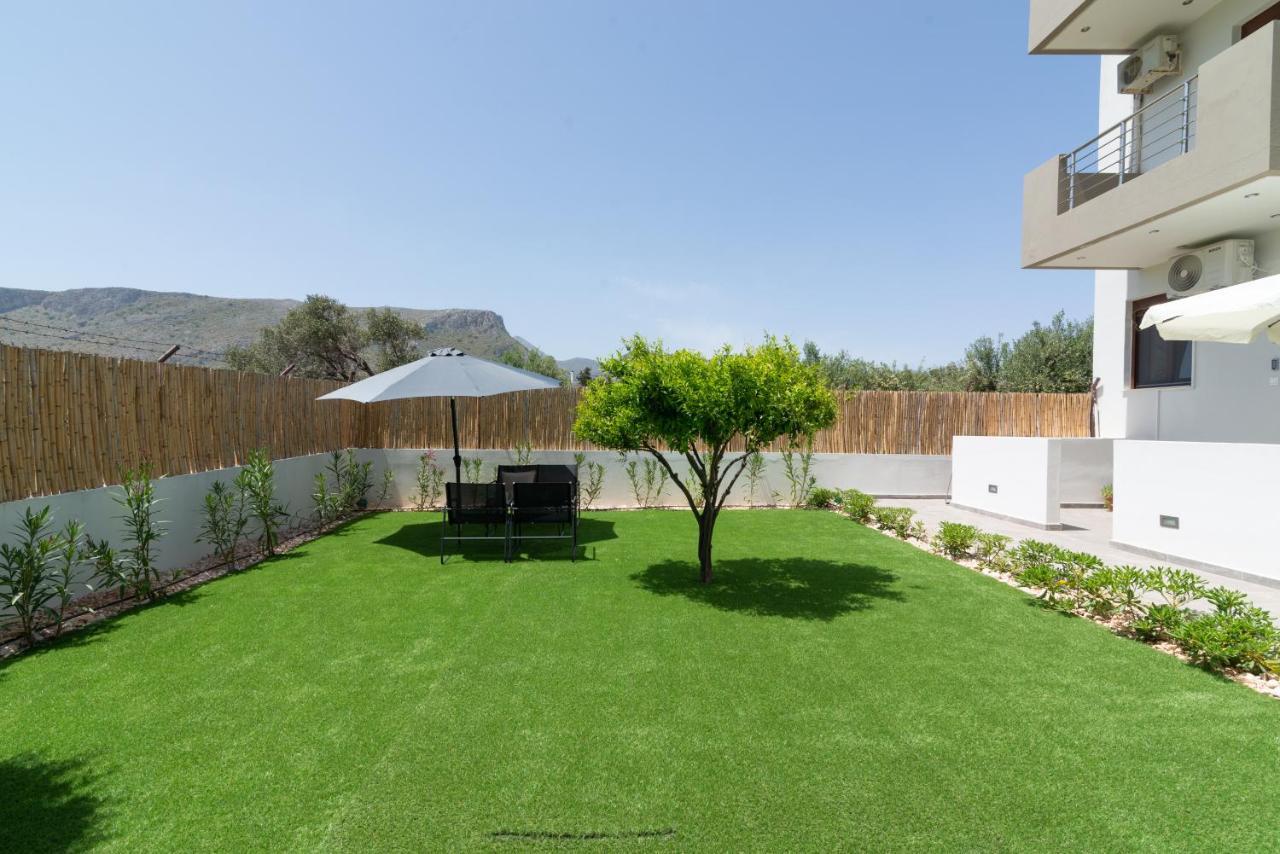 Cozy House With Pool Near Beach Gazi Exterior foto