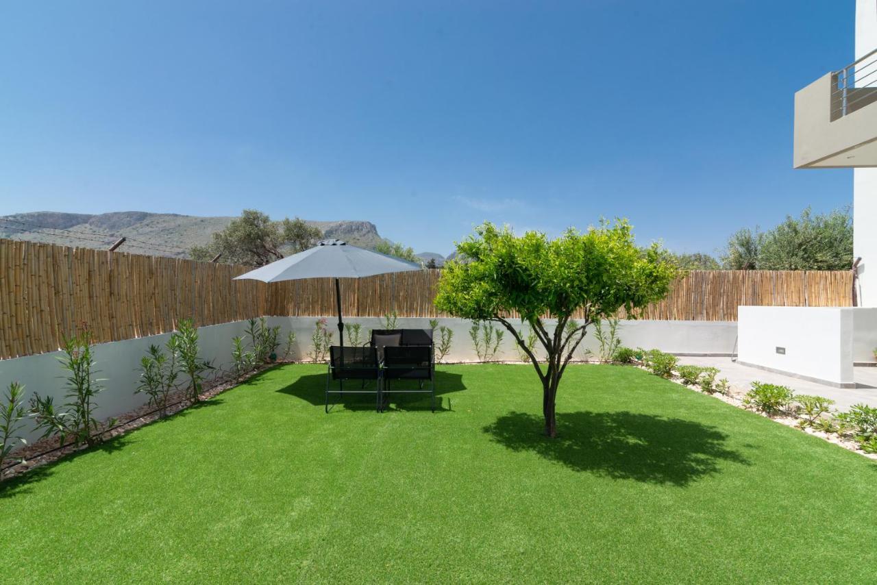 Cozy House With Pool Near Beach Gazi Exterior foto