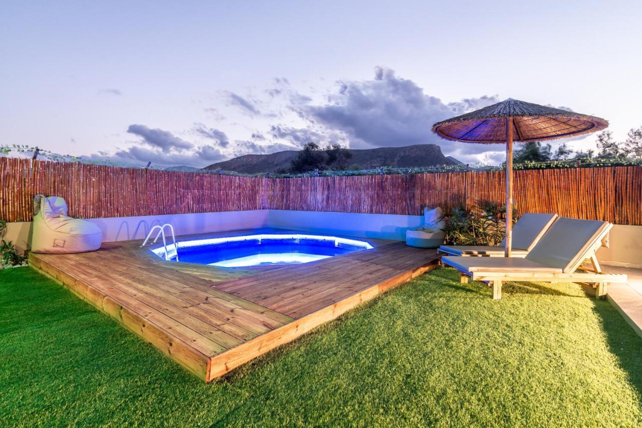Cozy House With Pool Near Beach Gazi Exterior foto