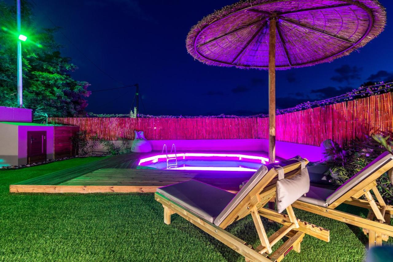 Cozy House With Pool Near Beach Gazi Exterior foto